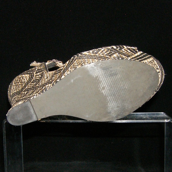 Madden Girl 'Attitude' tribal platform wedges 9 - Picture 6 of 8
